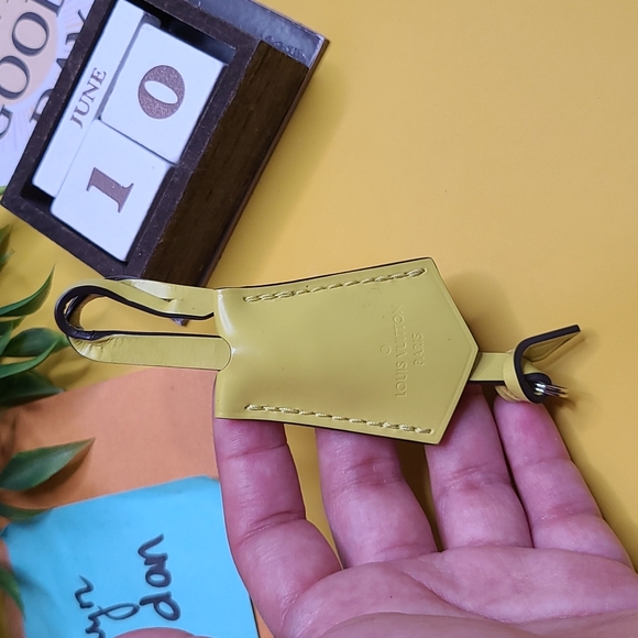 Louis Vuitton Handbags - GREAT CONDITION LOUIS VUITTON LV PISTACHE YELLOW GREEN LIME LEATHER CLOCHETTE KE